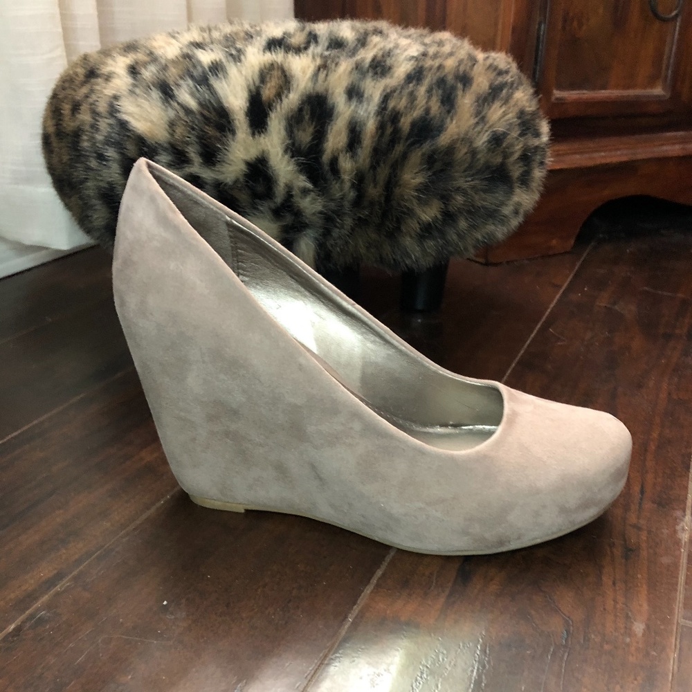 NEVER WORN Fergalicious Wedge Pump in Beige